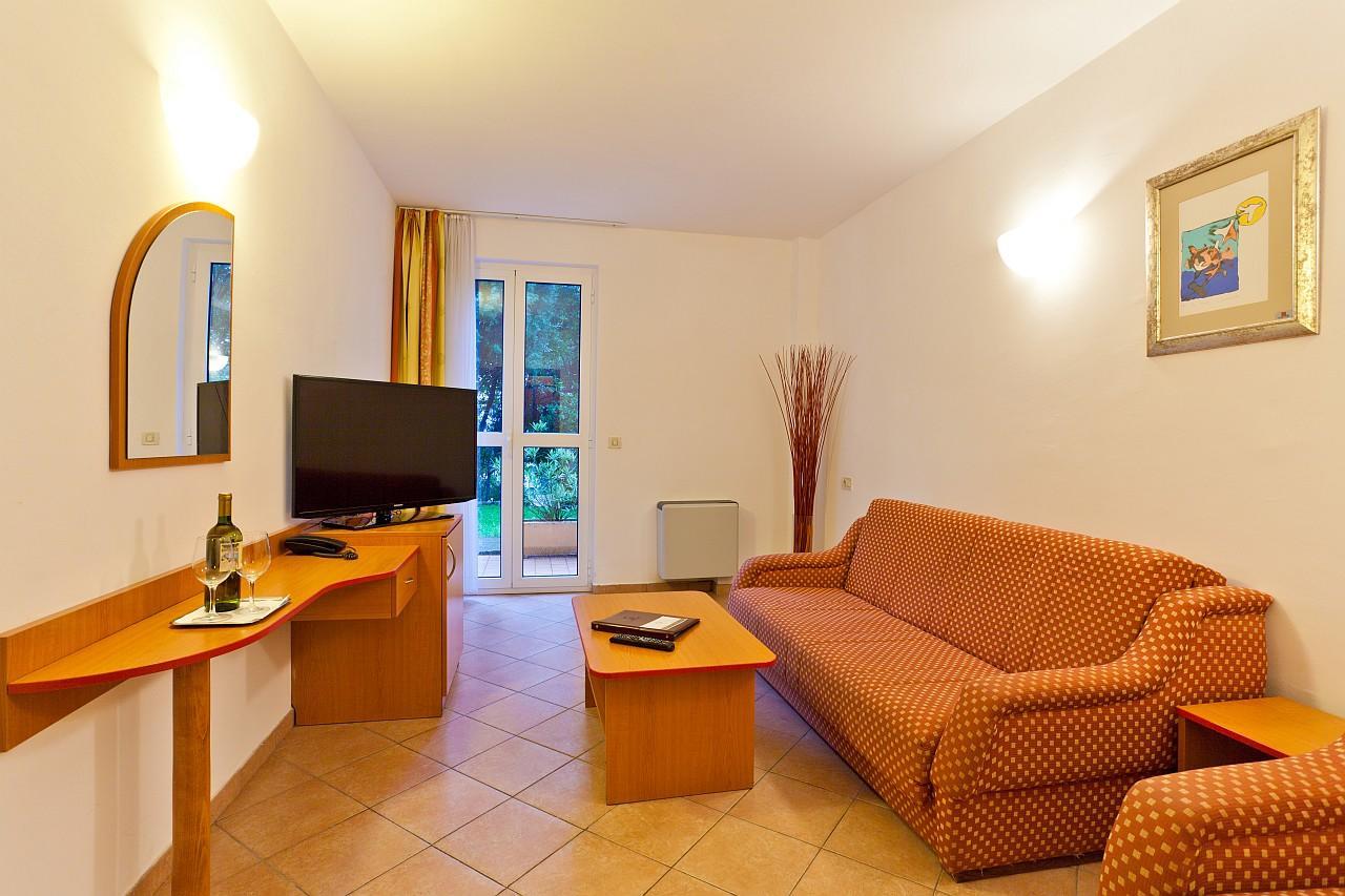 Villa Lovorka - Hotel Resort Drazica Кърк Екстериор снимка