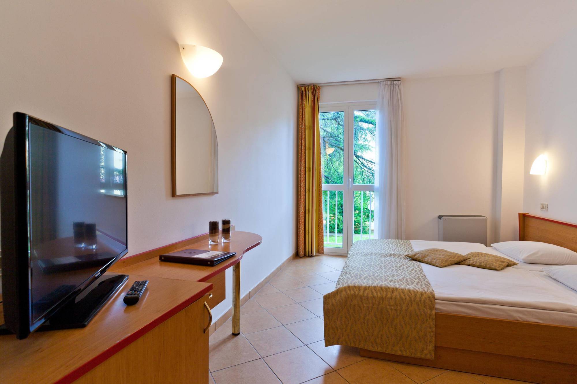 Villa Lovorka - Hotel Resort Drazica Кърк Екстериор снимка